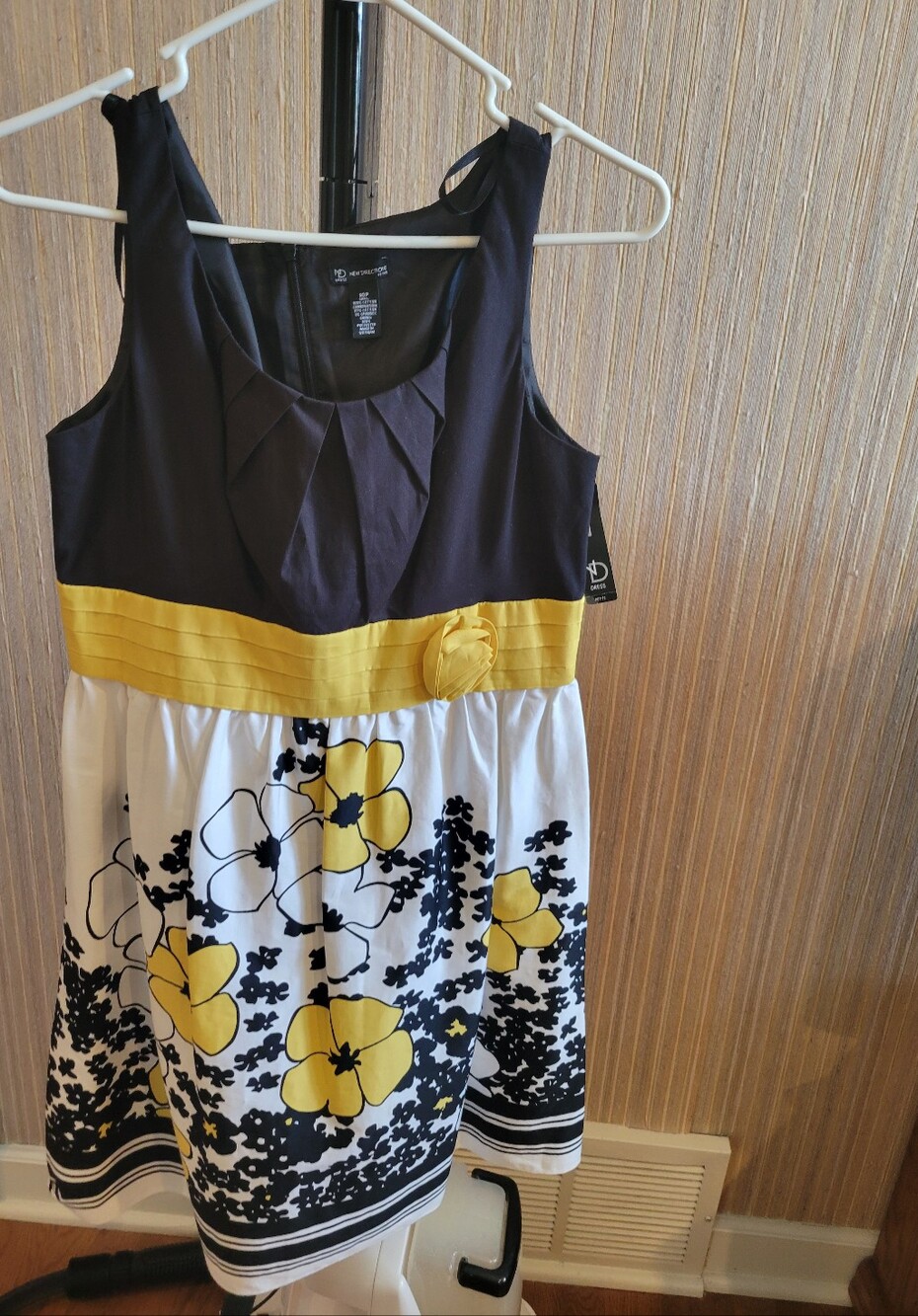 New Directions Black, White, and Yellow Floral Fit-and-Flare Dress  Size 10P NWT